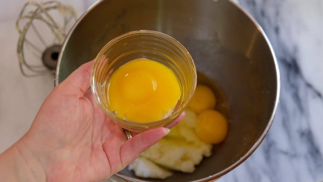 does lemon curd taste eggy