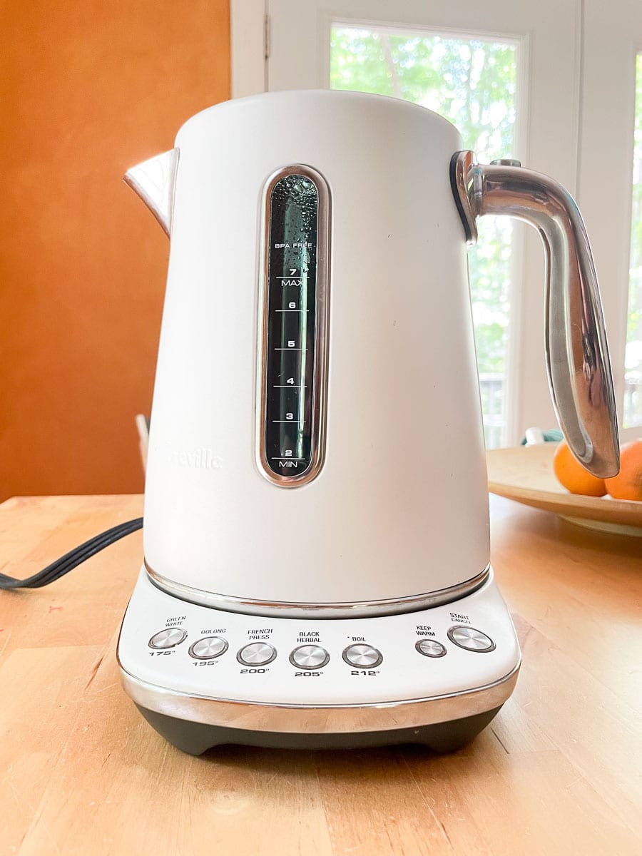 What consumes more electricity, a stove top or an electric kettle